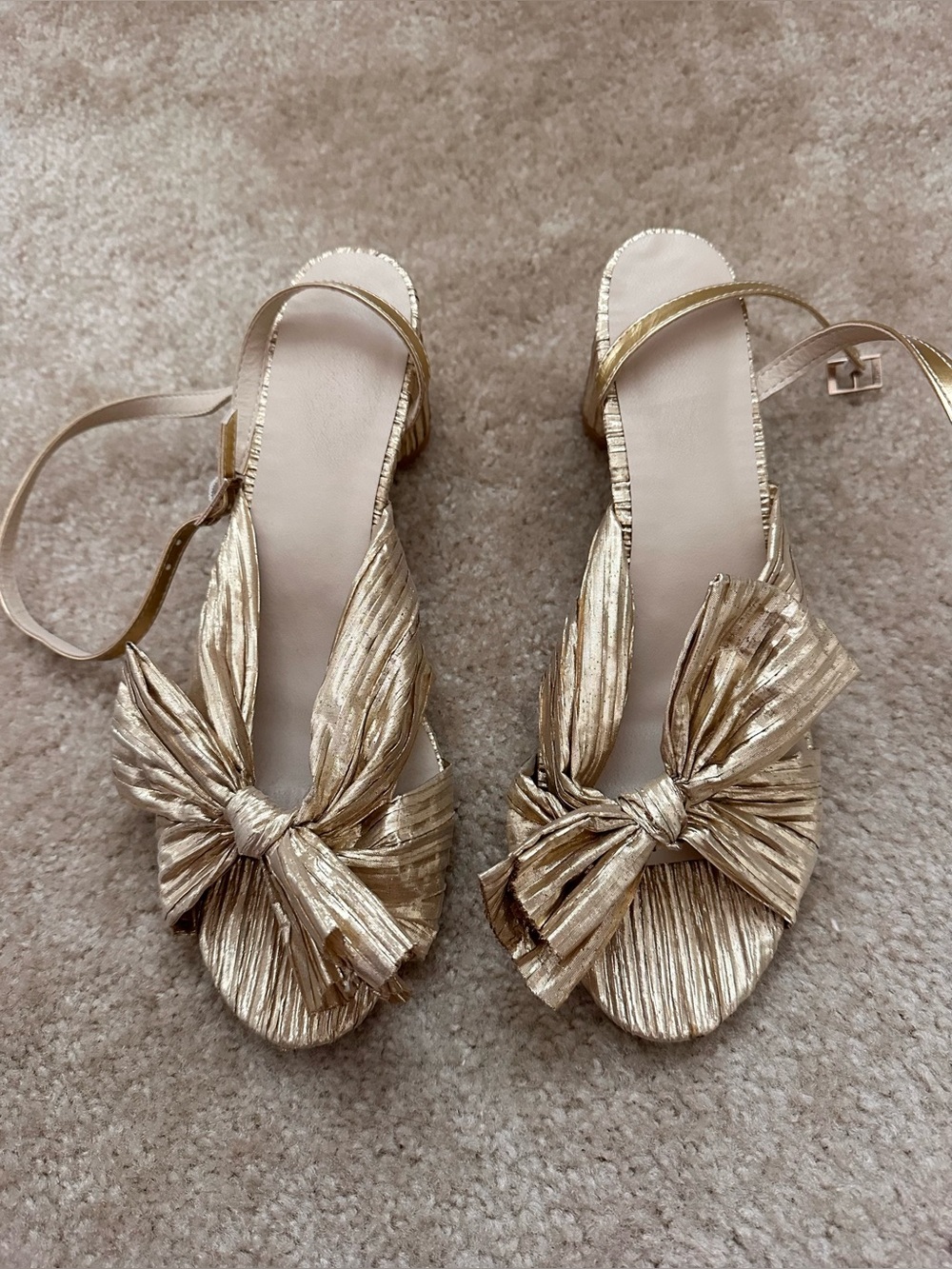 Metallic Bow Heels in Gold